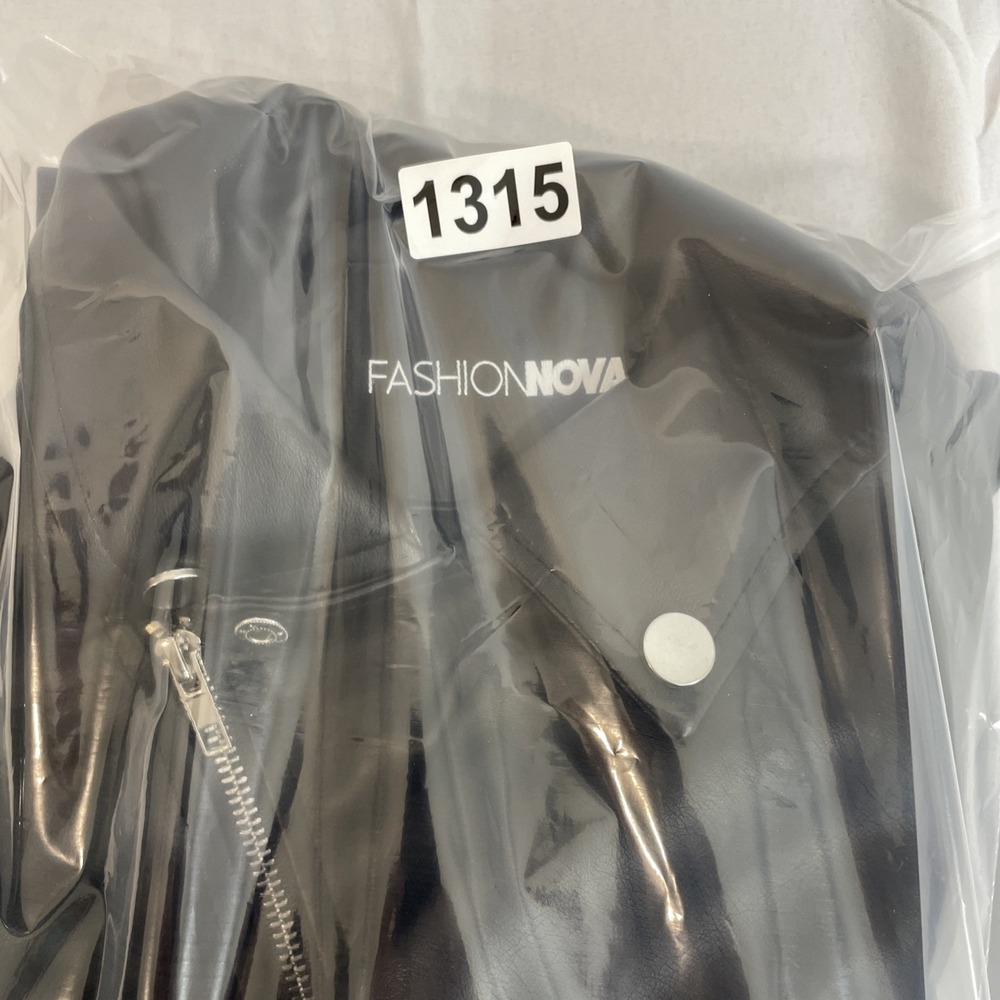 Fashion Nova Womens M Cropped Faux Leather Moto Jacket Zip L Sleeve+Belt NWTAGS - Picture 13 of 13